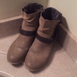 CUTE Ankle Booties from Rosalie